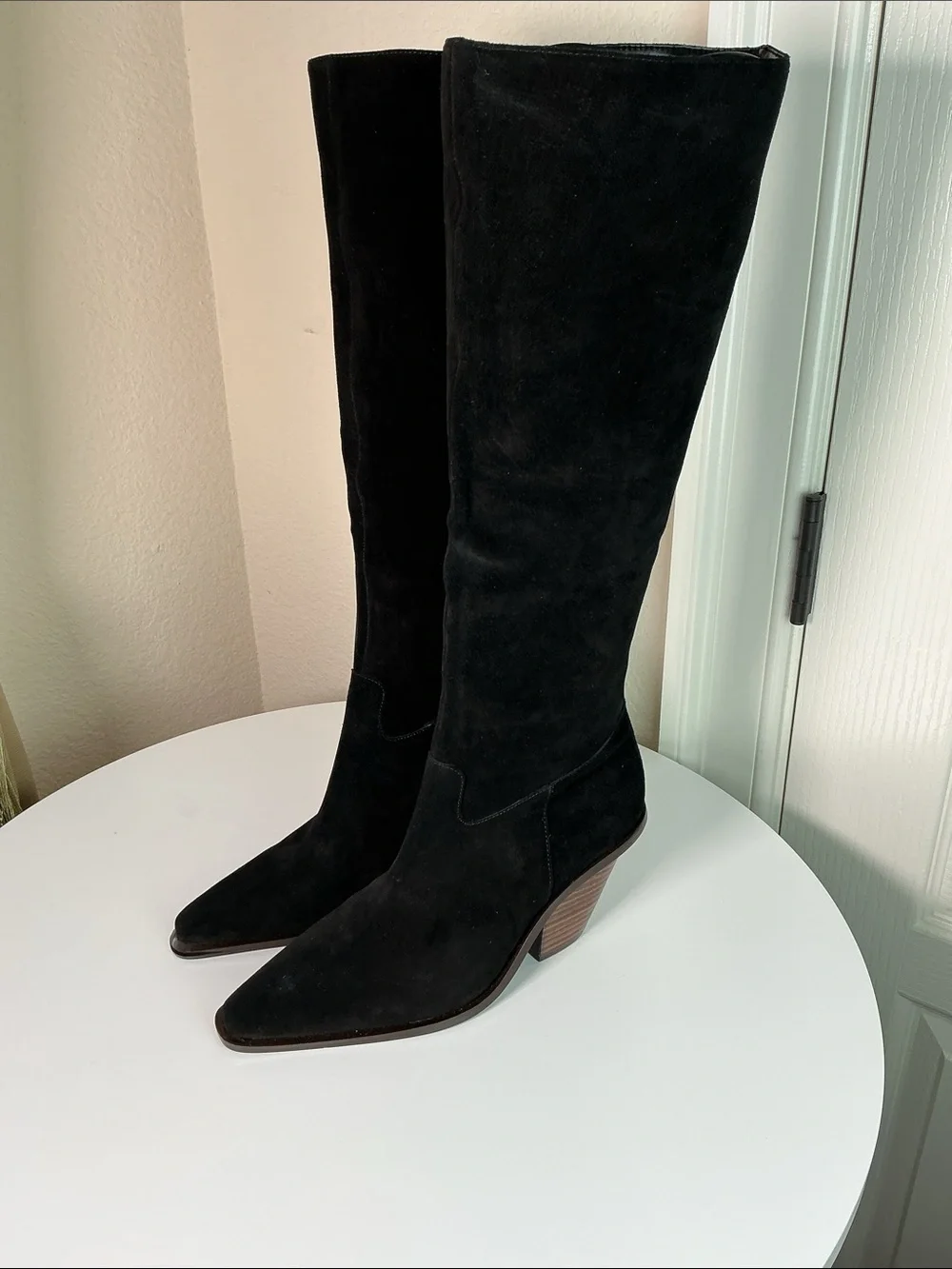 NWOB House of Harlow 1960 Black Suede Knee High Heeled Boots - Size 8.5